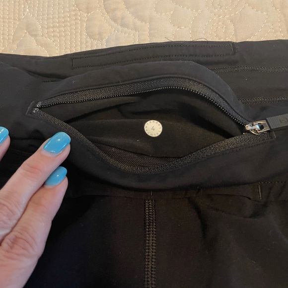 Lululemon speed up shorts 2.5” - Picture 4 of 4